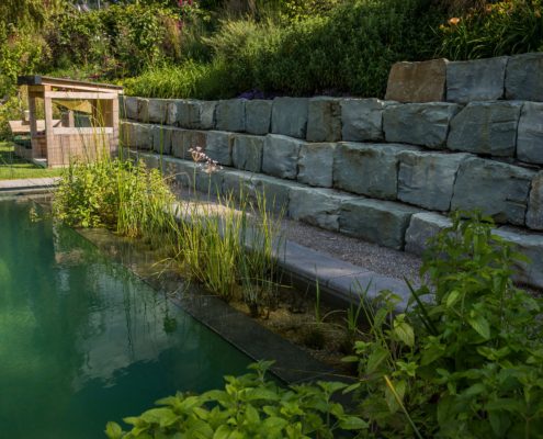 Trockenmauer am Schwimmteich