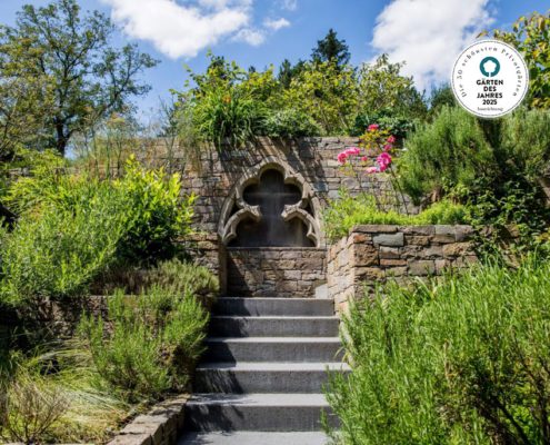 Gestaltung eines großen Höhenunterschieds im Garten