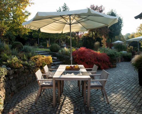 Hanggarten Terrasse Naturstein