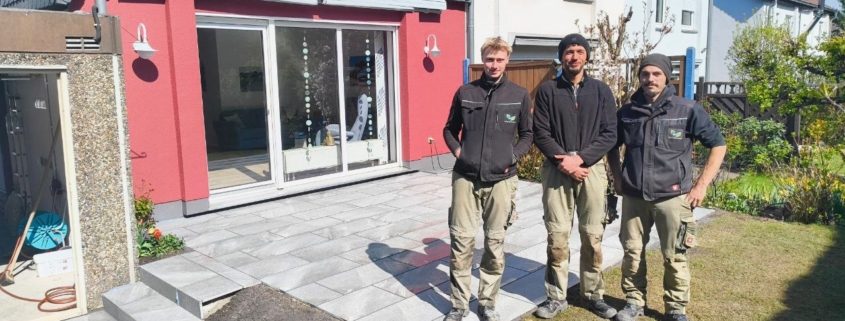 Drei Auszubildende auf der Baustelle