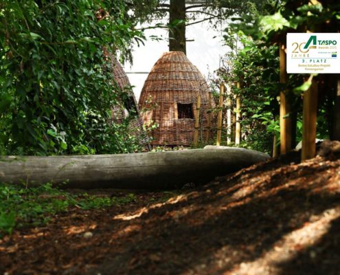 Indianertipi auf dem Spielplatz Indianertipi auf dem Spielplatz