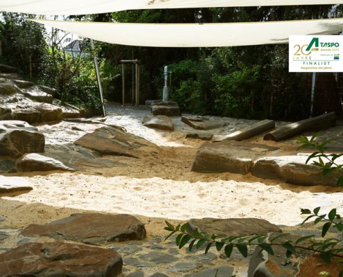 Spielplatz mit Sonnensegel