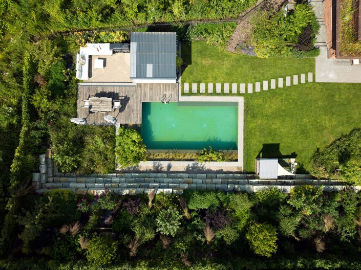 Aufnahmen von oben - Gartenumgestaltung mit Naturpool