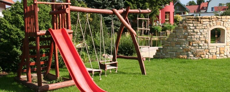 Kindenrspielplatz im Garten 
