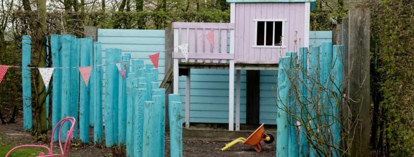 Spielplatz für Kinder im Garten